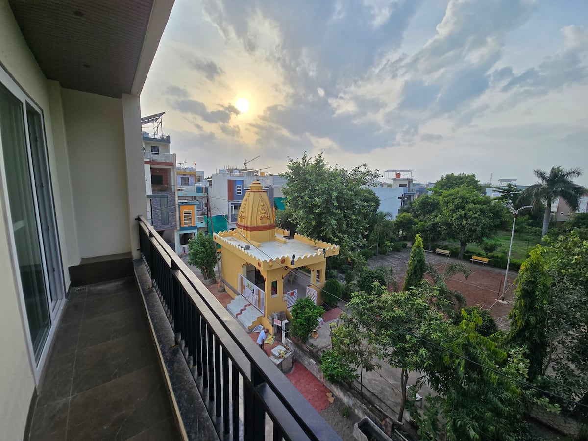 Balcony, second angle