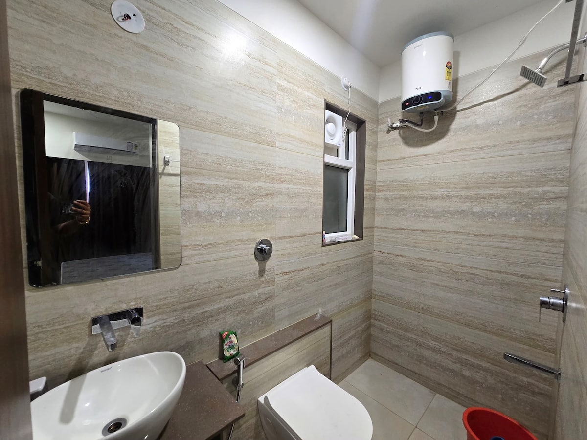 Contemporary bathroom